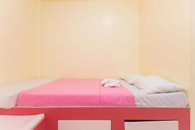 Bambooze Hauz Hotel Balabag  Ruang foto