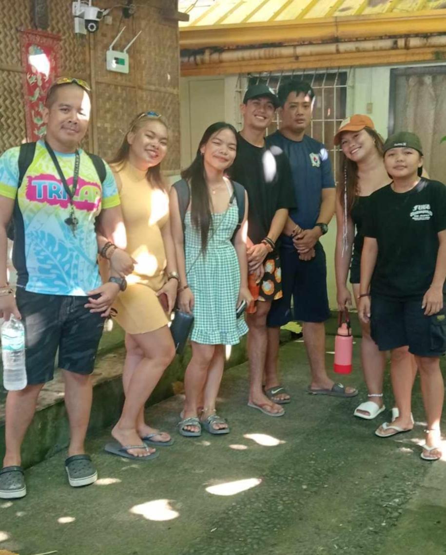 Bambooze Hauz Hotel Balabag  Bagian luar foto